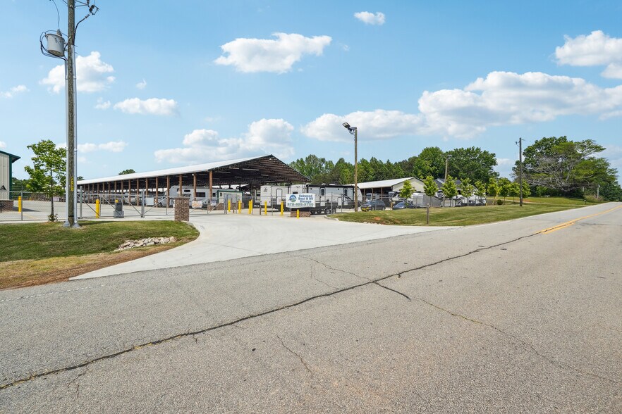 More Photos Of 4302 Mcbrayer Rd, Oakwood Self Storage For Sale