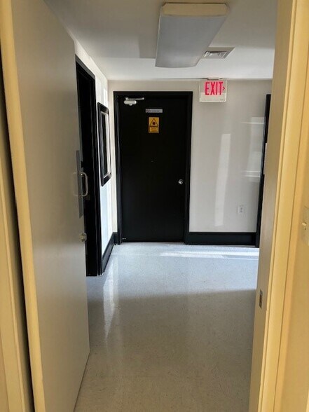 More Photos Of 2204 Crestmoor Rd, Nashville Medical For Lease