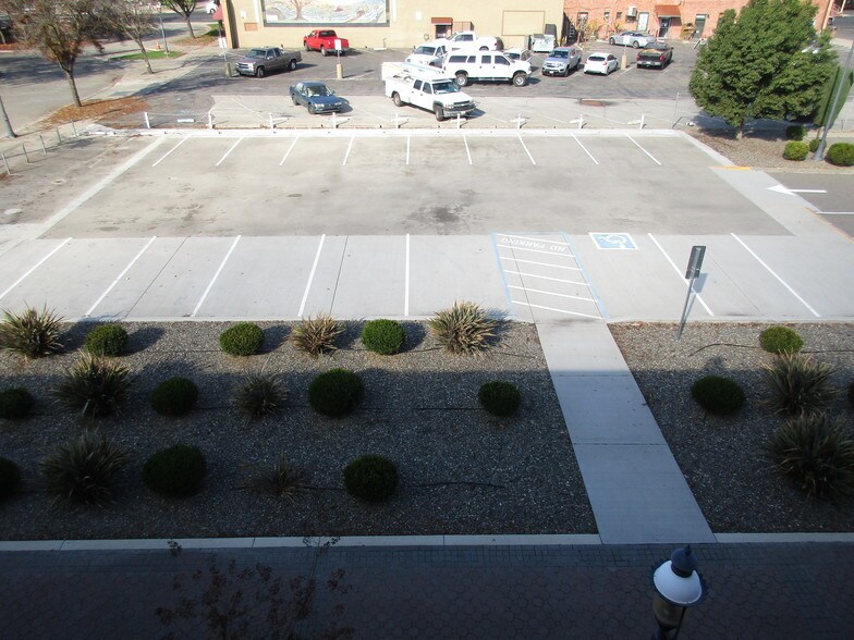 More Photos Of 151 S Sierra Ave, Oakdale Freestanding For Sale