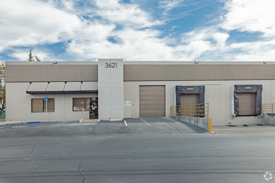 More Photos Of 3621 Seaport Blvd, West Sacramento Warehouse For Lease