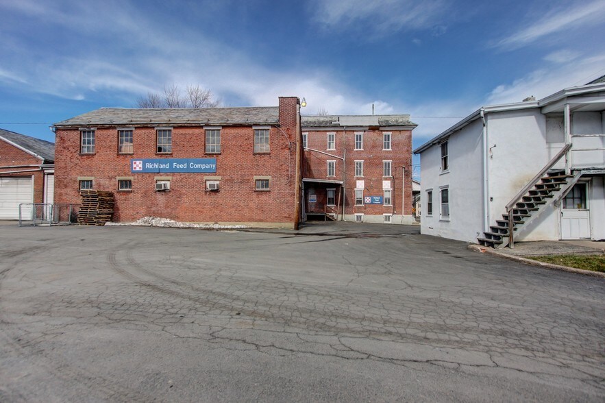 More Photos Of 20 N Main St, Richlandtown Flex For Sale