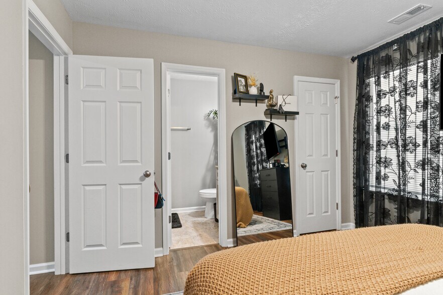 More Photos Of 21 Lost Ln, McEwen Apartments For Sale