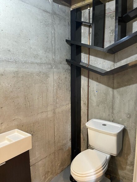 More Photos Of 555 Whitehall St SW, Atlanta Distribution For Lease