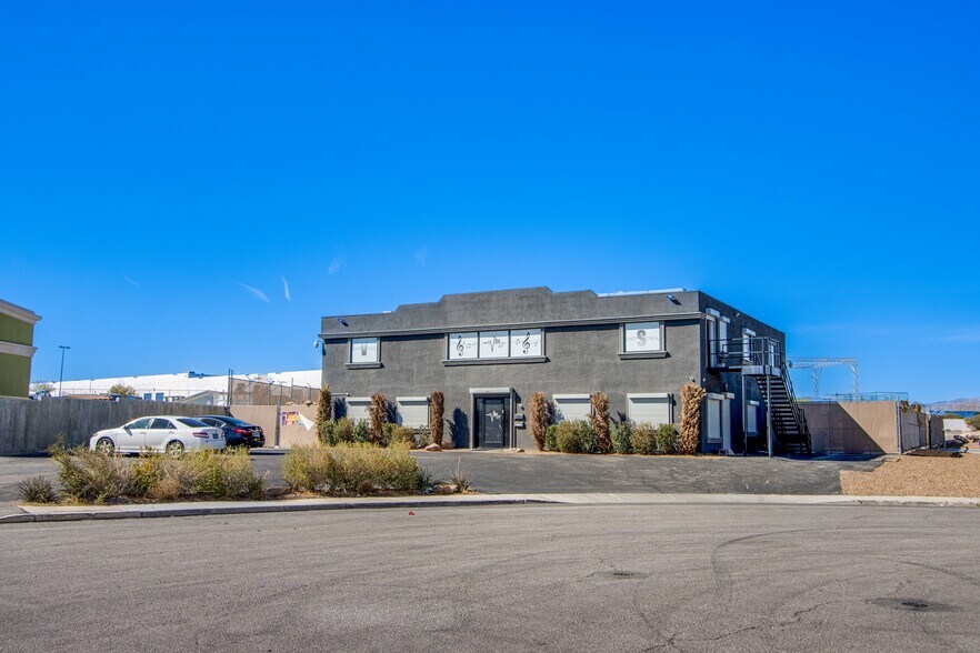 More Photos Of 4251 W Oquendo Rd, Las Vegas Light Distribution For Sale