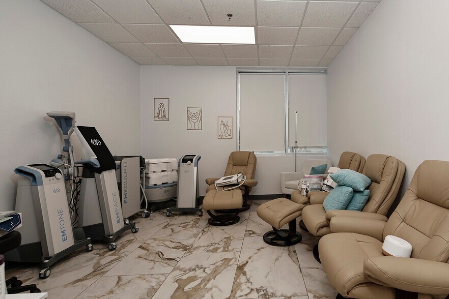 More Photos Of 114 Vision Park Blvd, Shenandoah Office For Sale