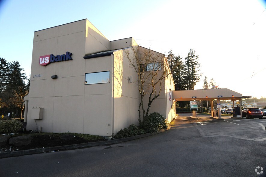 More Photos Of 17601 SE 272nd St, Covington Bank For Lease