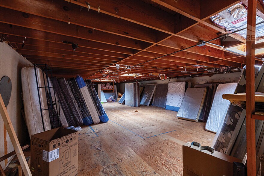 More Photos Of 2001 N Texas St, Fairfield Showroom For Sale