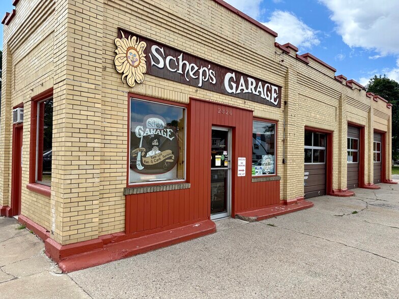 Primary Photo Of 2320 E Saginaw St, Lansing Auto Repair For Sale