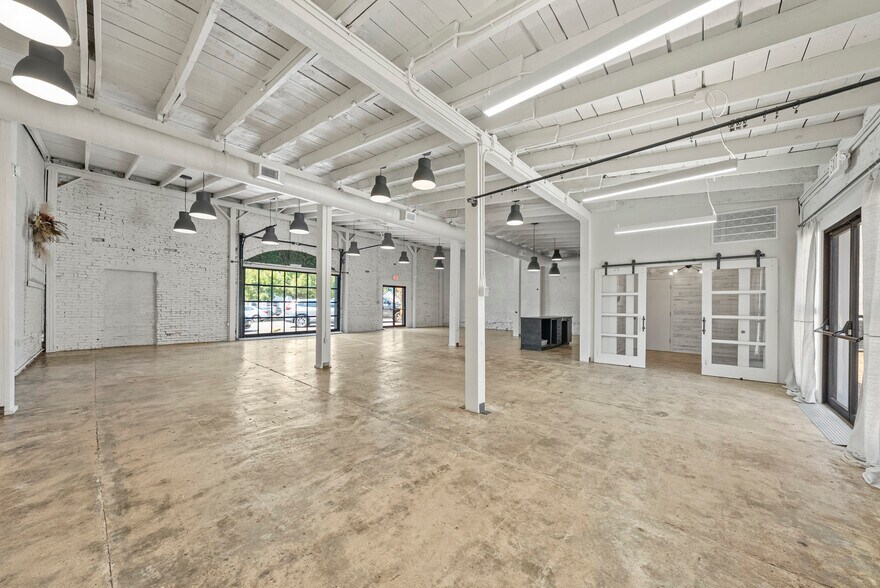 More Photos Of 76 Main st, Pine Mountain General Retail For Sale