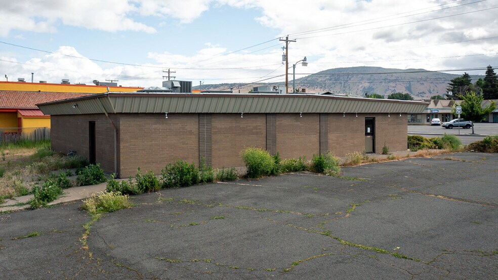 More Photos Of 1776 Washburn Way, Klamath Falls Medical For Sale