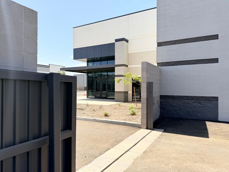 More Photos Of 7320 E Pecos Rd, Mesa Warehouse For Sale
