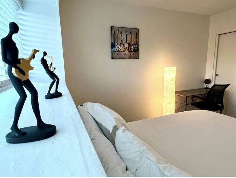 More Photos Of 2201 E Cactus Rd, Phoenix Apartments For Sale