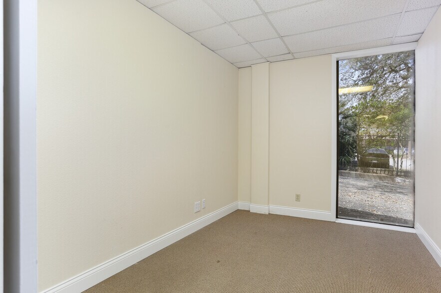 More Photos Of 4139 Gardendale St, San Antonio Office For Sale
