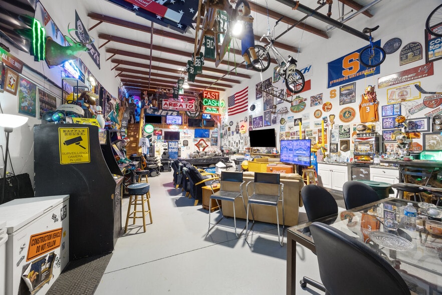 More Photos Of 1090 Knight's Trail Rd, North Venice Light Distribution For Sale