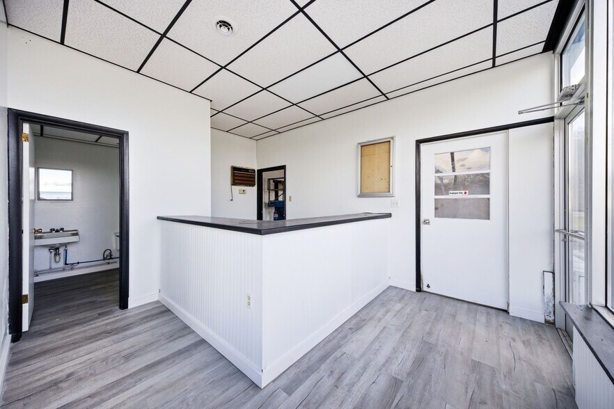 More Photos Of 400 5th Ave, New Brighton Auto Repair For Sale