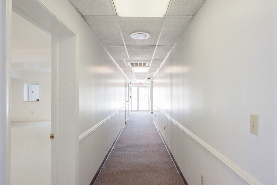 More Photos Of 493 Main St, Warsaw Medical For Sale