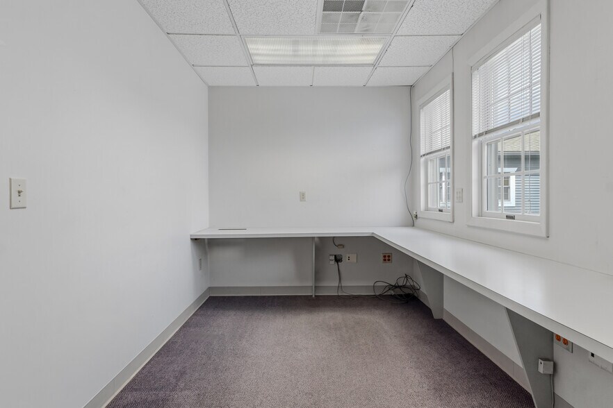 More Photos Of 320 Phillips St, North Kingstown Medical For Sale