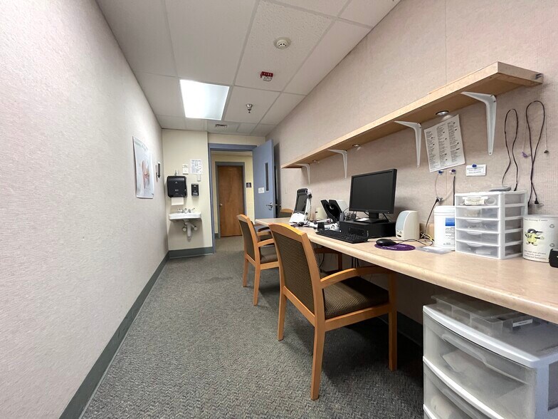 More Photos Of 45 Round Hill Rd, Northampton Office Residential For Sale