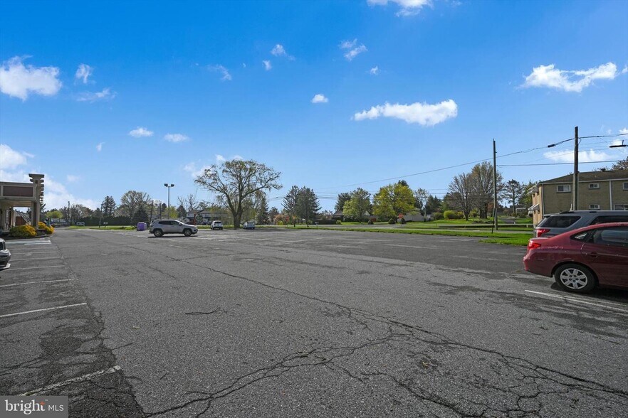 More Photos Of 501 W Washington Ave, Myerstown General Retail For Sale
