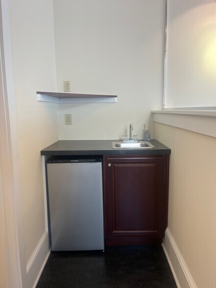 More Photos Of 525 Main St, Stroudsburg Storefront Retail Office For Lease