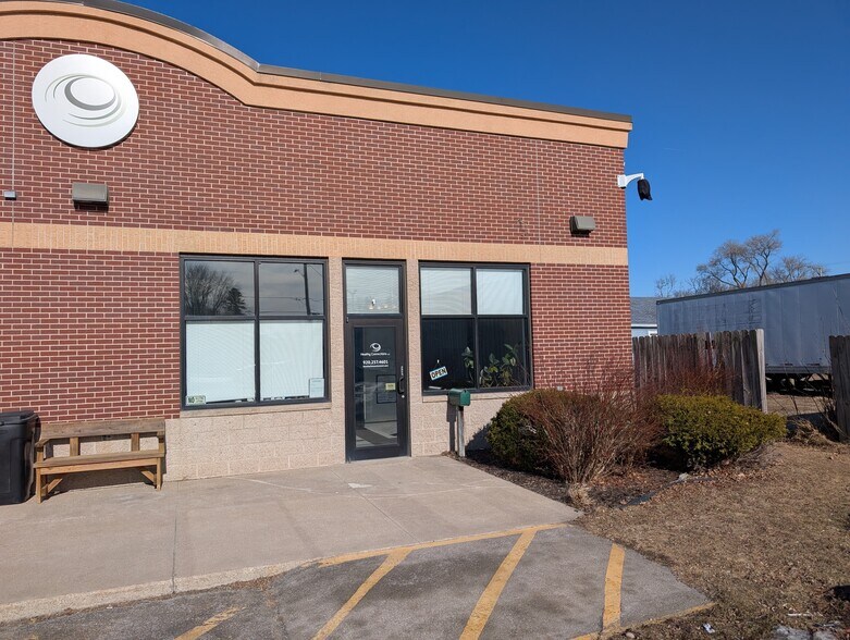 More Photos Of 1000 W Wisconsin Ave, Appleton Unknown For Lease