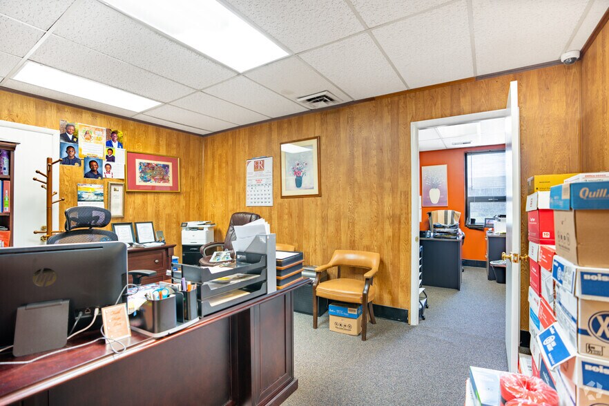 More Photos Of 8332 Richmond Hwy, Alexandria Storefront For Lease