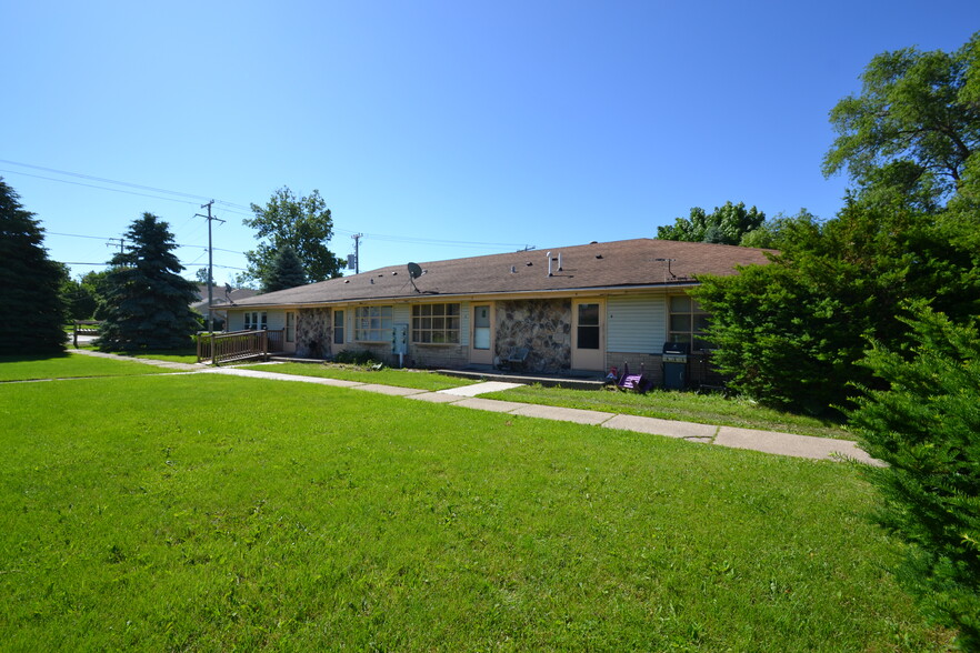 Primary Photo Of 447 Merton Ave, Hartland Multifamily For Sale