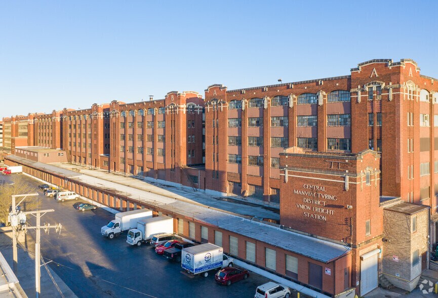 More Photos Of 1965 W Pershing Rd, Chicago Manufacturing For Lease