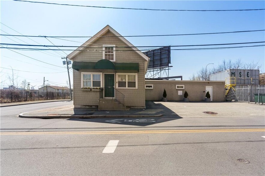 Primary Photo Of 36 Oxford St, Providence Flex For Sale