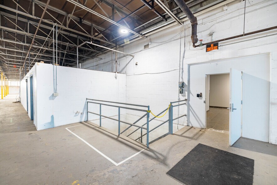 More Photos Of 2121-2225 W Fort St, Detroit Warehouse For Lease