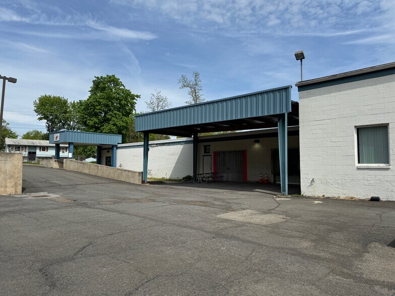 More Photos Of 195 Hudson St, Cornwall-on-Hudson Distribution For Lease