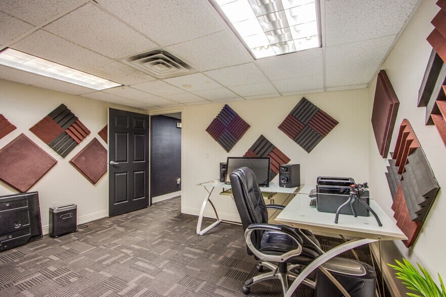 More Photos Of 4251 W Oquendo Rd, Las Vegas Light Distribution For Sale