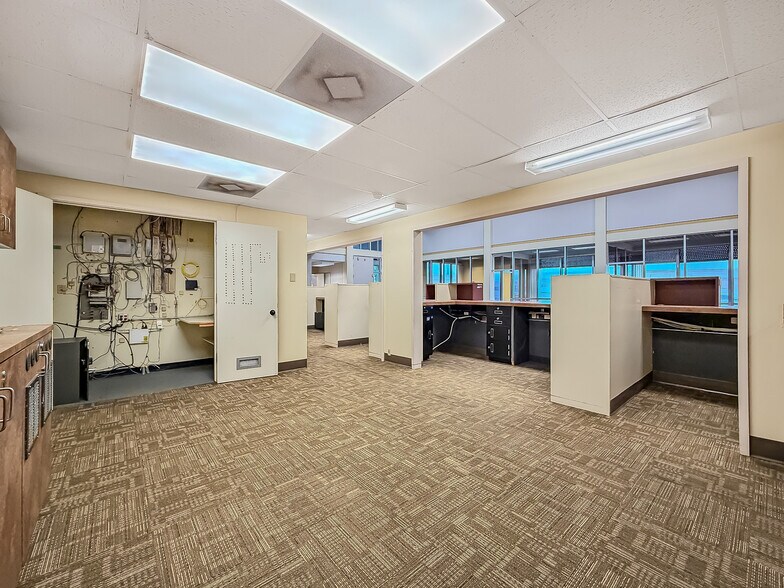 More Photos Of 1031 US Highway 181, Portland Bank For Lease