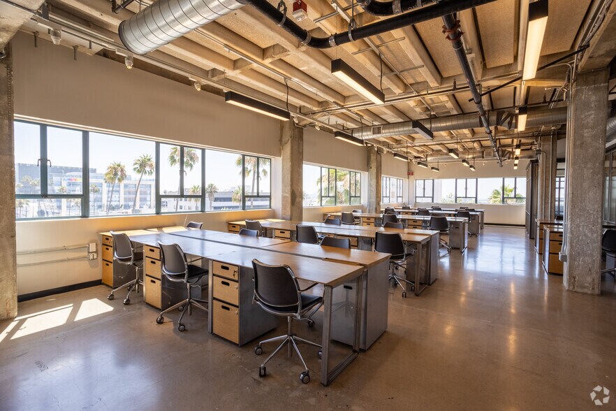 More Photos Of 6121 W Sunset Blvd, Los Angeles Office For Lease