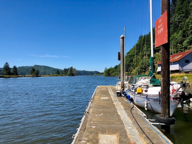 More Photos Of 6750 Or-126 Hwy, Florence Marina For Sale
