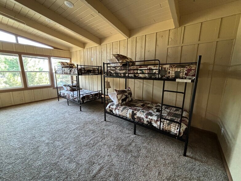 More Photos Of 501-550 Quadna Rd, Hill City Hotel For Sale