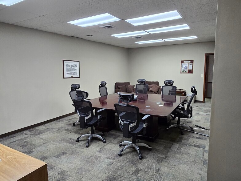 More Photos Of 5342 W Vermont St, Indianapolis Office For Sale