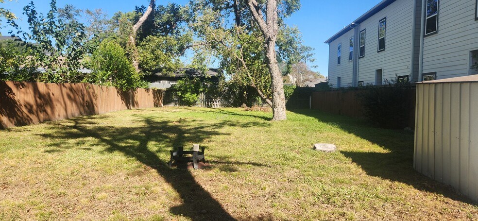 More Photos Of 818 Thornton Rd, Houston Office Residential For Lease