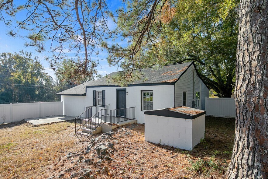 More Photos Of 1500 Gillespie St, Fayetteville Office For Lease