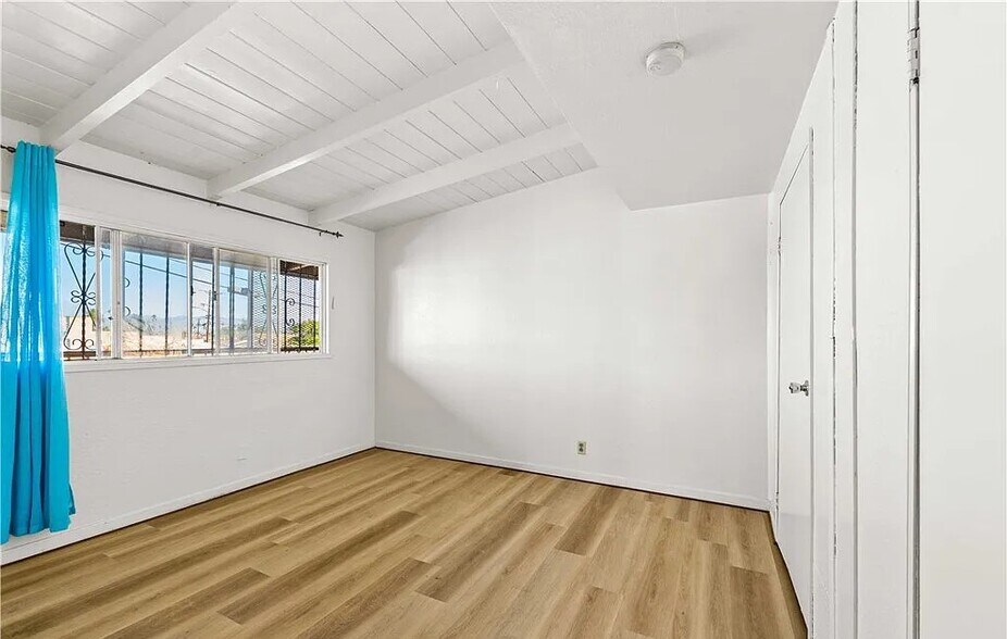 More Photos Of 254 W 83rd St, Los Angeles Apartments For Sale
