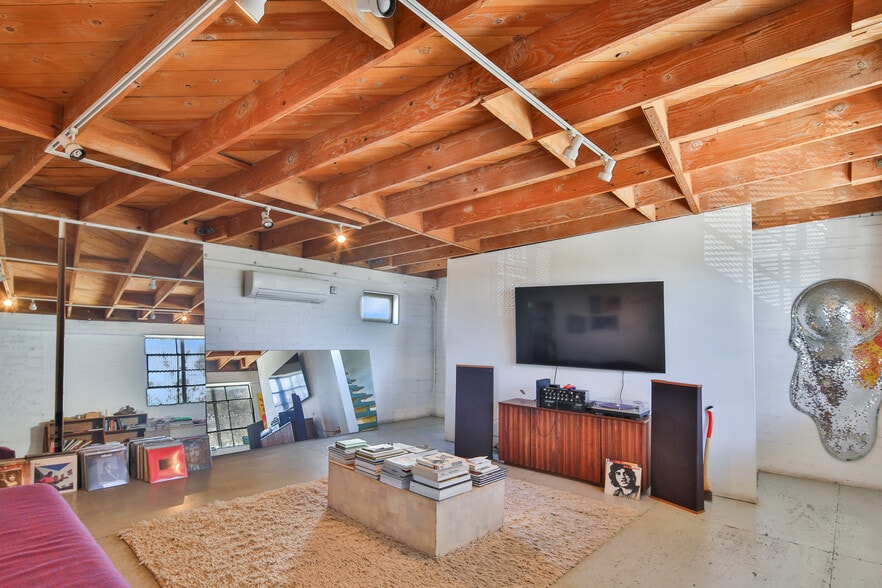 More Photos Of 5017 Exposition Blvd, Los Angeles Office Residential For Sale