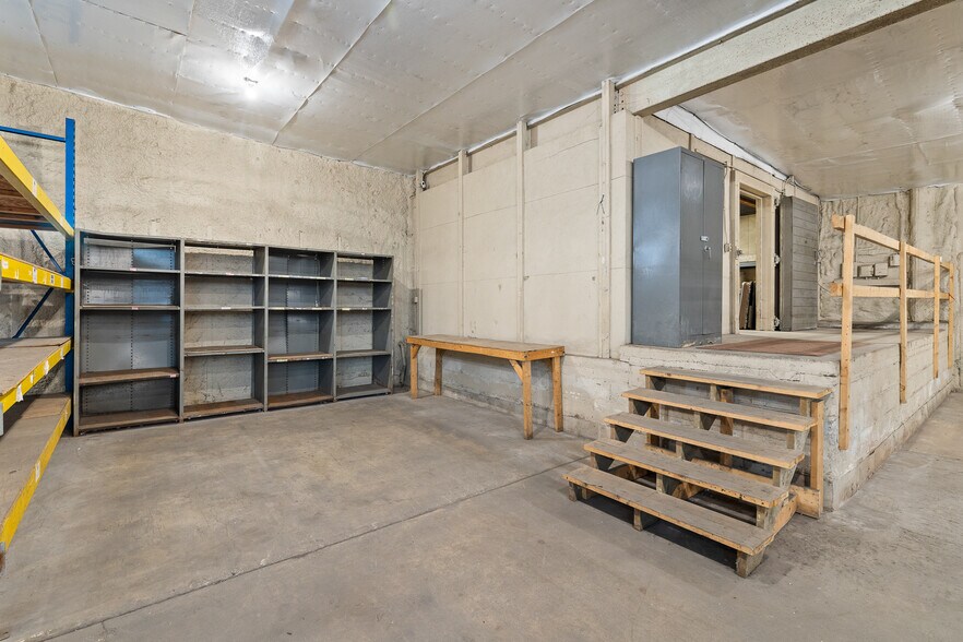 More Photos Of 922 W Fourth St, Mansfield Warehouse For Lease