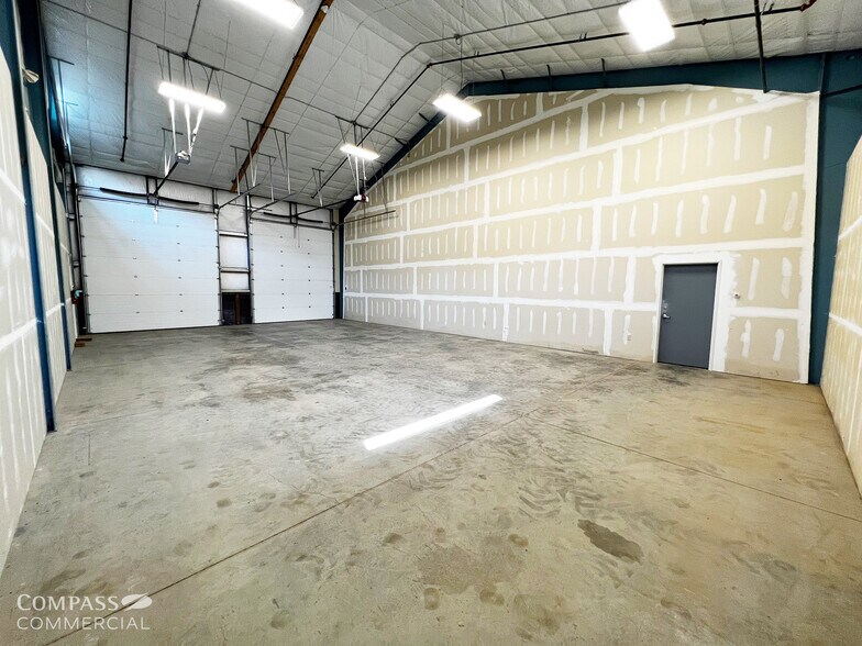 More Photos Of 692 N Aylor Ct, Sisters Warehouse For Lease