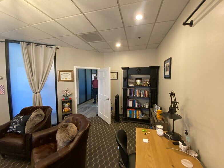 More Photos Of 8263 W Thunderbird Rd, Peoria Office For Lease