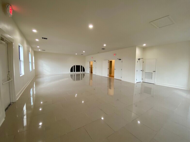 More Photos Of 219 N 21st Ave, Hollywood Storefront Retail Office For Sale