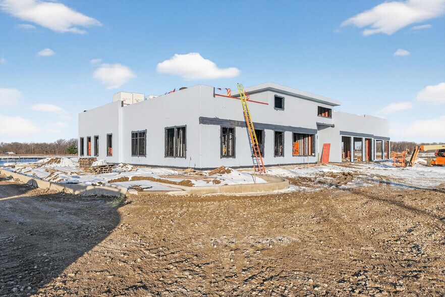 More Photos Of 13675 Brooks School Rd, Noblesville General Retail For Lease