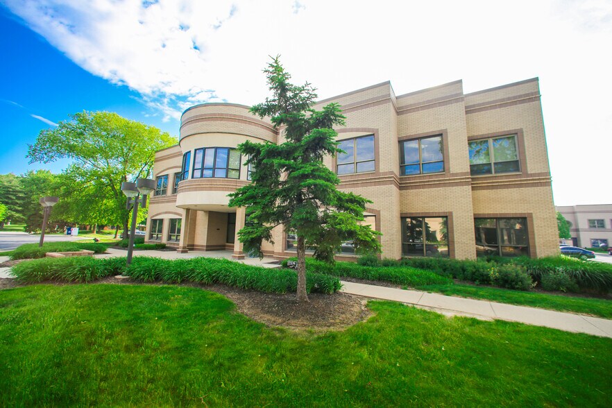 More Photos Of 3021 E 98th St, Indianapolis Office For Lease