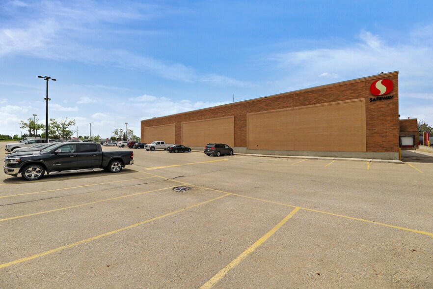 More Photos Of 993 Fir St, Sherwood Park General Retail For Lease