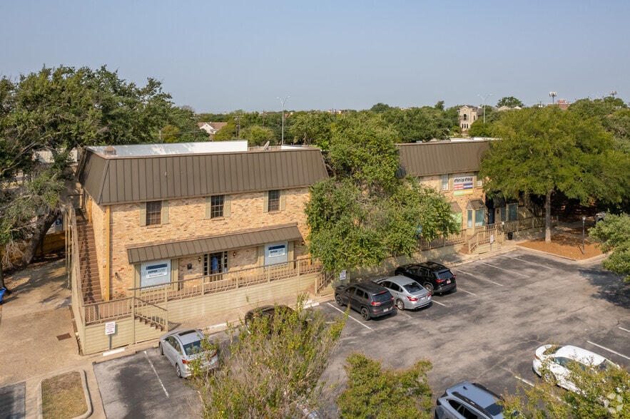 More Photos Of 8108 Mesa Dr, Austin Unknown For Lease