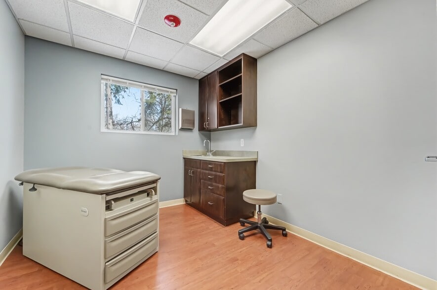 More Photos Of 2950 Crooks Rd, Rochester Hills Healthcare For Lease